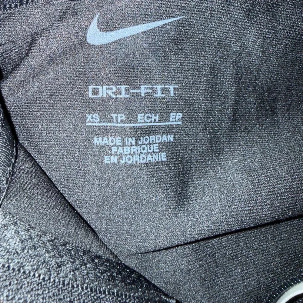 Girls Nike Dri fit long sleeve top & joggers. Both are XS EUC